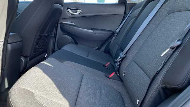 Hyundai KONA 39kWh SE Connect SUV 5dr Electric Auto (10.5kW Charger) (136 ps)