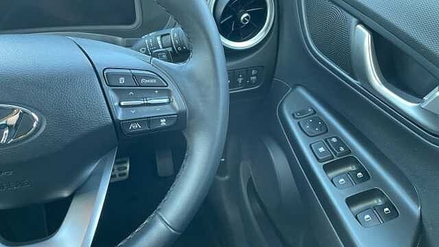 Hyundai KONA 39kWh SE Connect SUV 5dr Electric Auto (10.5kW Charger) (136 ps)