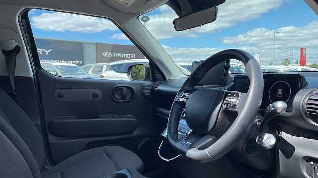 Hyundai INSTER Long Range 49kWh 01 SUV 5dr Electric Auto (115 ps)